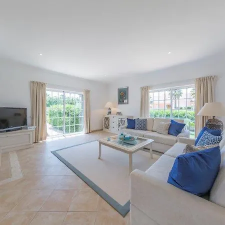 Ferrarias Sleeps 10 Pool Wifi * Ferrarias (Loule)