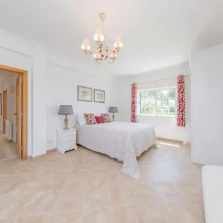 Villa Ferrarias Sleeps 10 Pool Wifi Ferrarias (Loule)
