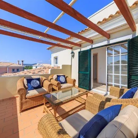 Villa Ferrarias Sleeps 10 Pool Wifi