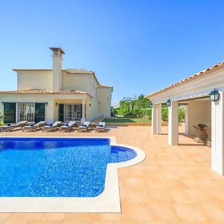 Villa Ferrarias Sleeps 10 Pool Wifi *