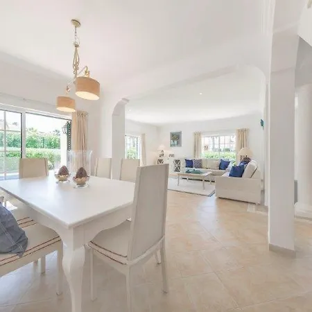 Ferrarias Sleeps 10 Pool Wifi Ferrarias (Loule)