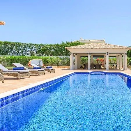 Ferrarias Sleeps 10 Pool Wifi *